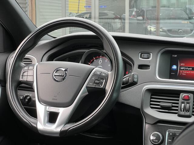 Volvo V40 1.5 T3 Polar+ Sport Automaat, R-design, Leder, Trekhaak met afneembare kogel, Panoramadak, Extra getint glas vanaf B-stijl, Stoelverwarming, Elektrisch verstelbare bestuurdersstoel