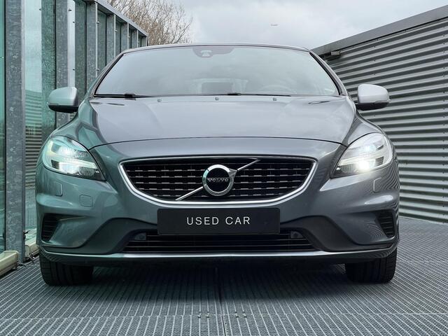 Volvo V40 1.5 T3 Polar+ Sport Automaat, R-design, Leder, Trekhaak met afneembare kogel, Panoramadak, Extra getint glas vanaf B-stijl, Stoelverwarming, Elektrisch verstelbare bestuurdersstoel