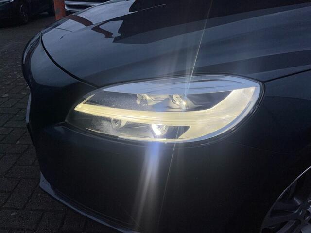 Volvo V40 122PK AUTOMAAT Momentum LED/Achteruirijcamera/winterpakket