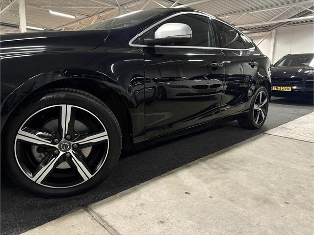 Volvo V40 2.0 T4 Business Sport l Pano l Leder l Trekhaak l Camera l Standkachel