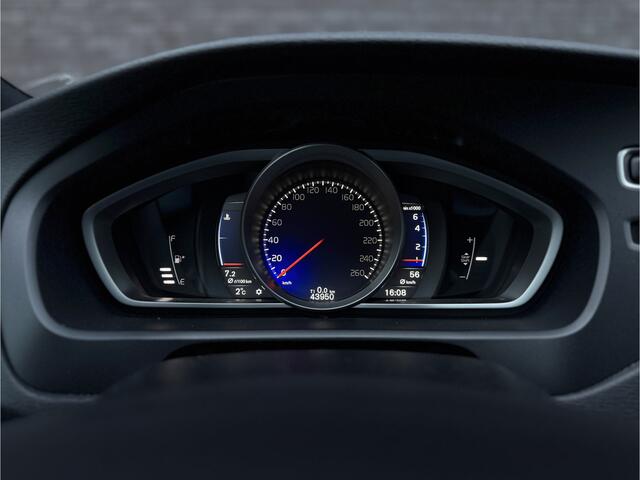 Volvo V40 2.0 T4 Business Sport l Pano l Leder l Trekhaak l Camera l Standkachel