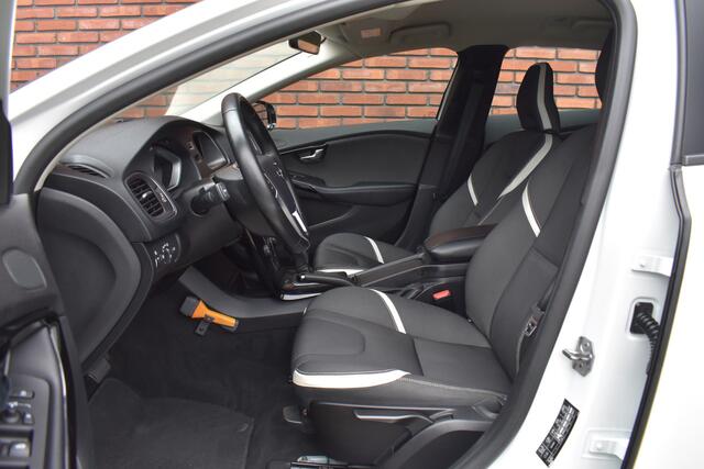 Volvo V40 T3 152PK Automaat Dynamic Edition | Trekhaak |