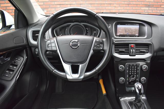 Volvo V40 T3 152PK Automaat Dynamic Edition | Trekhaak |
