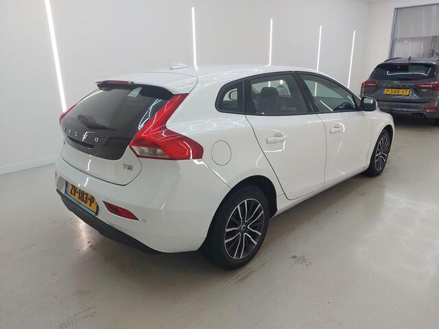 Volvo V40 T2 Polar+ | Navigatie | Cruise Control | Lederen Bekleding | Stoelverwarming | Climate Control | High Performance Audio | Park Assist | Volvo On Call
