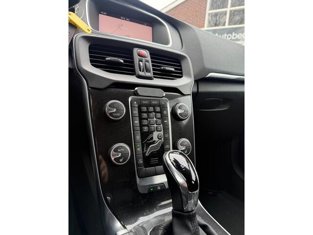 Volvo V40 1.5 T2 Polar+ | Standkachel | Achteruitrijcamera | LED Koplampen | Navigatie | Stoelverwarming | Parkeersensoren