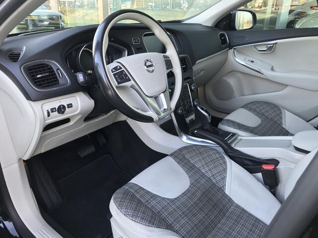 Volvo V40 2.0 D2 Nordic+ Automaat | Rijklaar incl 12 mnd Bovag | Euro6 Trekhaak Adaptieve cruise BLIS Camera LED koplamp