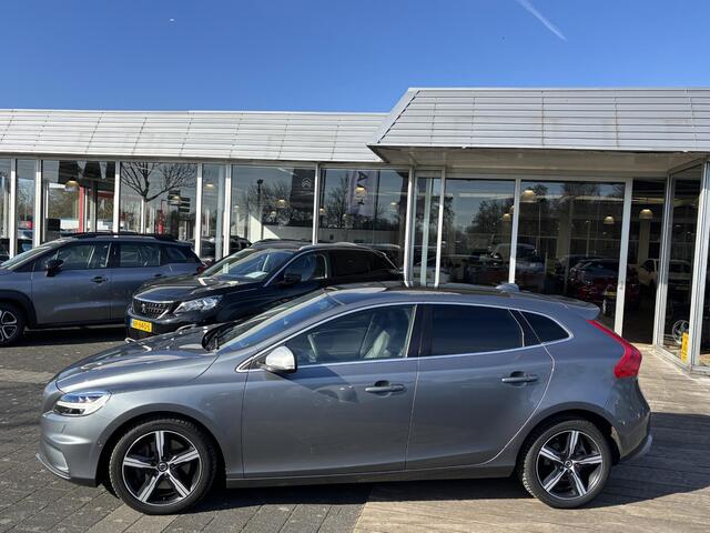 Volvo V40 1.5 T3 R-Design | Automaat | Sportive uitvoering | Leder interieur | Standkachel Panorama dak | DAB+ | Camera | Lage km stand!