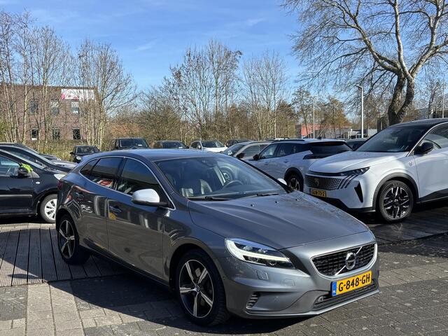 Volvo V40 1.5 T3 R-Design | Automaat | Sportive uitvoering | Leder interieur | Standkachel Panorama dak | DAB+ | Camera | Lage km stand!