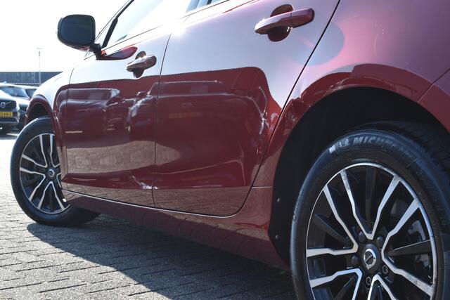 Volvo V40 T3 153PK Nordic+ | Stoelverwarming | Standkachel | Voorruitverwarming | Carkit | LED