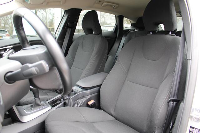 Volvo V40 2.0 T2 Momentum | Cruise Control | Navi | Parkeersensoren |