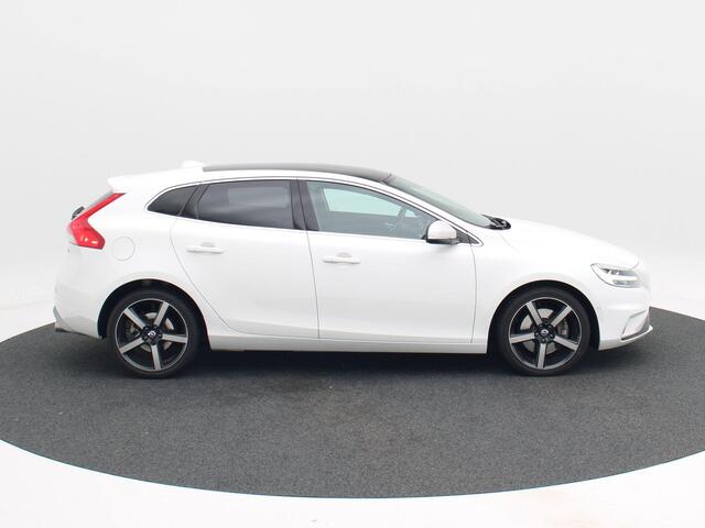 Volvo V40 1.5 T3 Polar+ Sport | Stoelverwarming | Half Leer | Bluetooth | Camera | Cruise Control | Panoramadak | Navigatie | 18 Inch | 139.757 Km !!