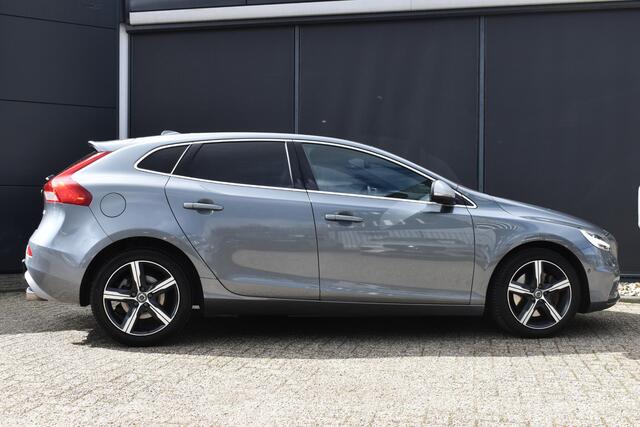 Volvo V40 T3 Automaat Polar+ Sport | Panoramadak | Achteruitrijcamera | Navigatie | Stoelverwarming | Standkachel | Trekhaak