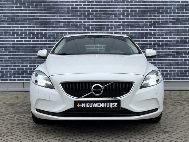 Volvo V40 T2 Nordic+ | Automaat | Navigatie | Cruise Control | High Performance Audio | Trekhaak | Stoelverwarming | LED Koplampen | Standkachel | Park Assist | Voorruit Verwarming | Climate Control | Volvo On Call