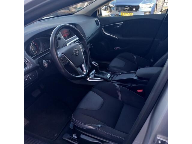 Volvo V40 1.5 T3 Nordic+ | Navigatie | Stoelverwarming | Verwarmde Voorruit | LED | Parkeersensoren Voor | Parkeerverwarming |