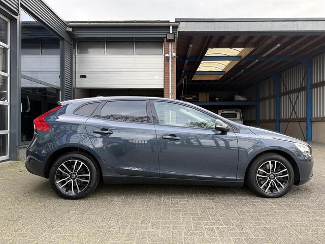 Volvo V40 1.5 T2 Kinetic Cruise Navigatie Xenon Trekhaak Dealeronderhoud