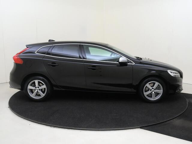 Volvo V40 1.5 T2 Polar+ | cruise control | electronic climate control | lederen/stof bekleding | LED koplampen | lichtmetalen velgen 16" | navigatiesysteem full map + hard disk |