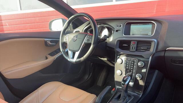 Volvo V40 1.5 T3 Inscription AUTOMAAT / TREKHAAK / FULL LED / BRUIN LEDER / PANORAMADAK / STANDKACHEL / STOELVERW / KEYLESS / NL-AUTO