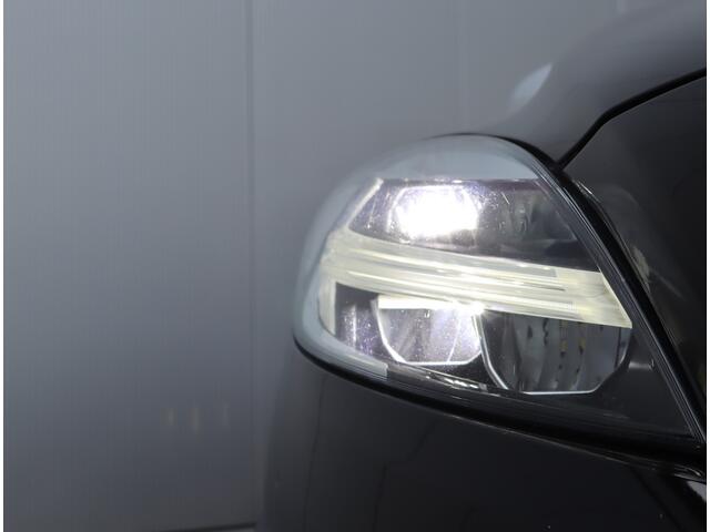 Volvo V40 1.5 T3 Polar+ R-design | Panoramadak | Leder | Trekhaak | H/K | NAP