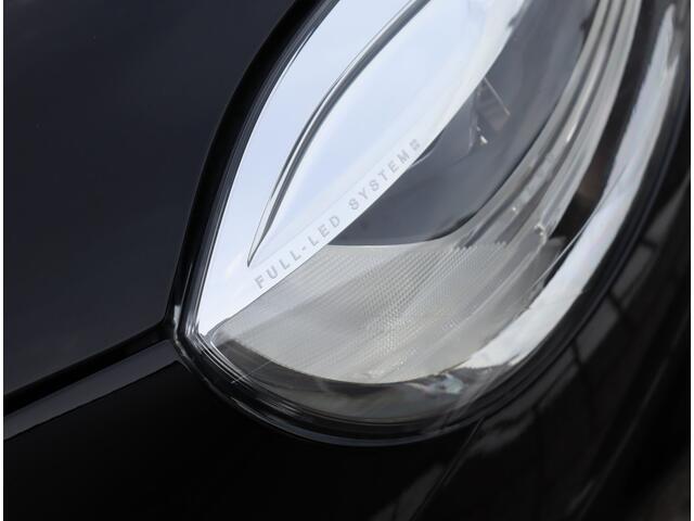 Volvo V40 1.5 T3 Polar+ R-design | Panoramadak | Leder | Trekhaak | H/K | NAP