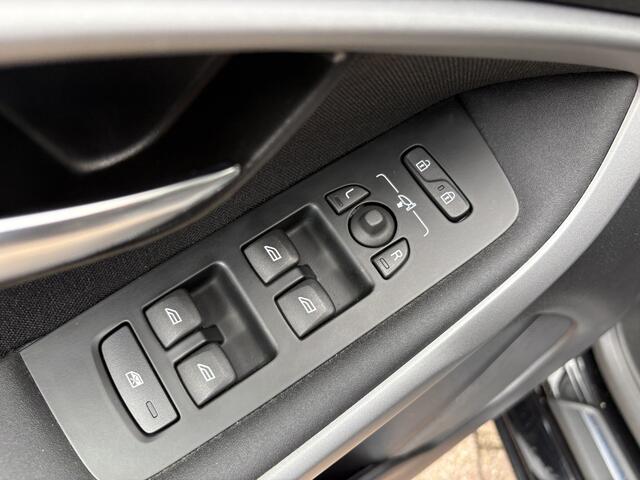 Volvo V40 2.0 T3 Momentum, 18 inch, climate/cruise/navi