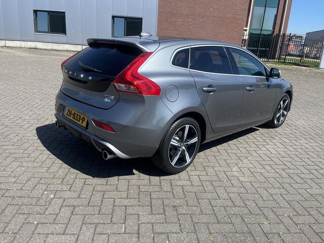 Volvo V40 1.5 T3 Polar+ R-Design Sport Pano Navi Trekhaak Automaat
