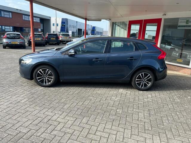 Volvo V40 1.5 T2 122PK Momentum LED/NAVI/PDV Voor en achter