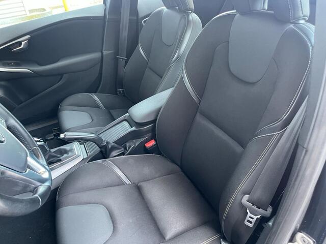 Volvo V40 1.5 T2 122PK Momentum LED/NAVI/PDV Voor en achter