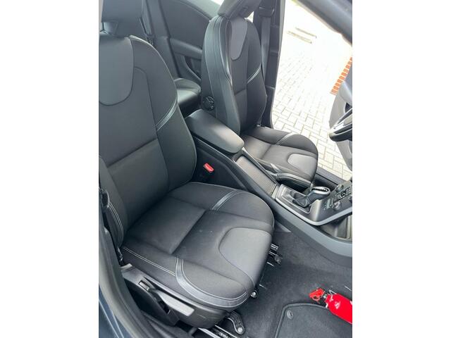 Volvo V40 1.5 T2 122PK Momentum LED/NAVI/PDV Voor en achter