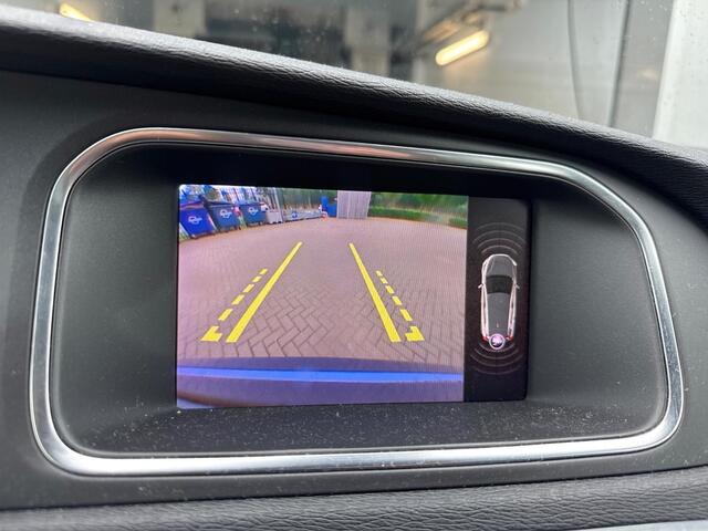 Volvo V40 1.5 T3 Polar+ Sport | R-Design | Parkeerverwarming | Panoramadak | Achteruitrijcamera | Parkeersensoren | Lederen Bekleding | Harman Kardon Audio | Stoelverwarming