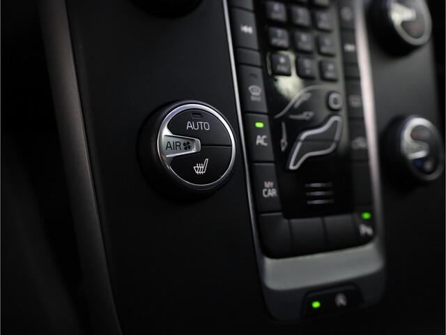 Volvo V40 2.0 D2 Momentum | Navigatie | Voorstoelen verwarmd | Verwarmde voorruit |