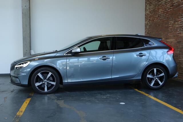 Volvo V40 T3 Automaat Polar+ Sport | Panoramadak | Achteruitrijcamera | Navigatie | Stoelverwarming | Standkachel | Trekhaak