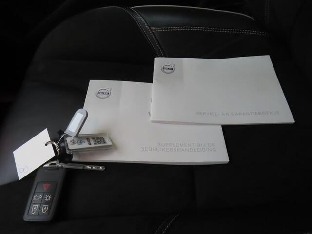 Volvo V40 2.0 T4 Business Sport | Automaat | Stoelverwarming | Parkeersensoren | High Performance Audio | Navigatie | Bluetooth | Cruise control | Climate control | Half lederen bekleding | Regensensor |
