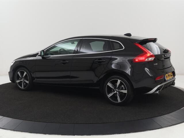 Volvo V40 1.5 T3 Polar+ Sport | Panoramadak | Stoelverwarming | Leder/Alcantara | Standkachel | Camera | Park Assist | Navigatie | Full LED | Keyless | Climate control | Bluetooth | Cruise control | R Design