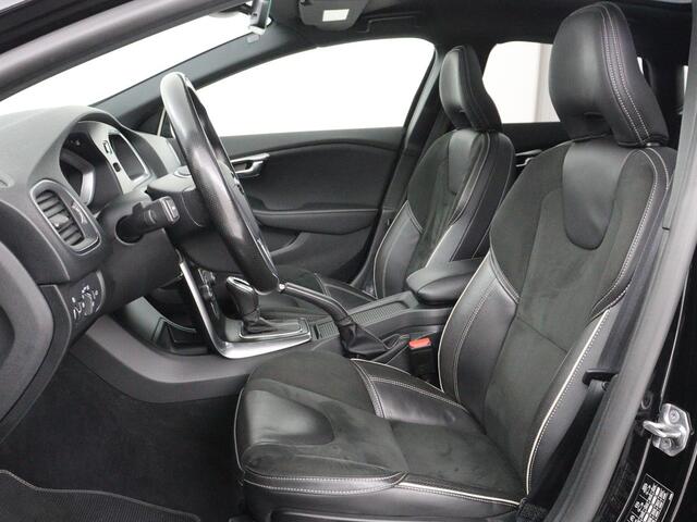 Volvo V40 1.5 T3 Polar+ Sport | Panoramadak | Stoelverwarming | Leder/Alcantara | Standkachel | Camera | Park Assist | Navigatie | Full LED | Keyless | Climate control | Bluetooth | Cruise control | R Design
