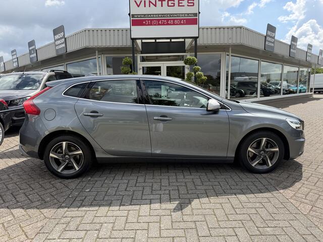 Volvo V40 Volvo 2.0 D2 R-Design Automaat | Uniek lage km-stand | Navi | Climate | LED