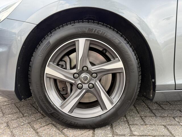 Volvo V40 Volvo 2.0 D2 R-Design Automaat | Uniek lage km-stand | Navi | Climate | LED