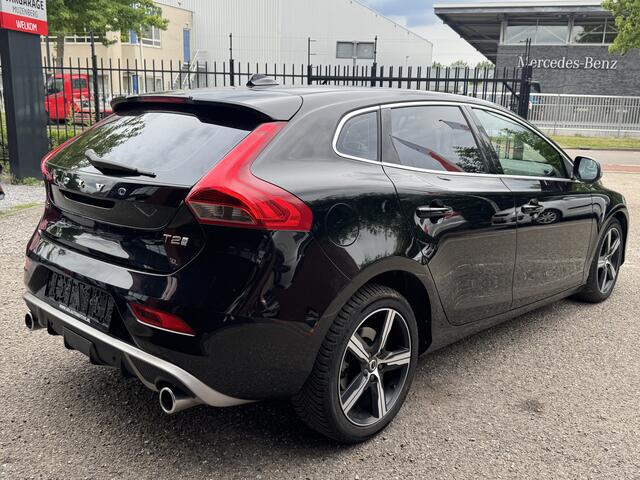 Volvo V40 1.5 T2 R-Design // NAVI // CRUISE // LED // PDC // TREKHAAK // STOELVERWARMING //