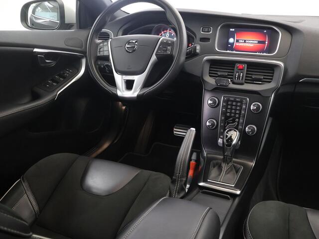 Volvo V40 1.5 T3 Polar+ Sport | Panoramadak | Navigatie | Parkeercamera | Climate Control | Cruise Control | Stoelverwarming | Keyless Entry/Go |