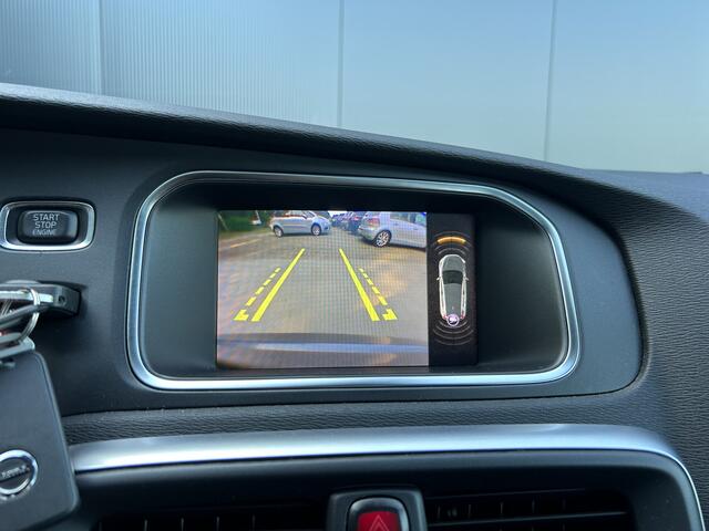 Volvo V40 1.5 T3 AUTOMAAT Polar+ Sport 1e EIGENAAR PANO DAK CAMERA HARMAN KARDON PARK ASSIST LED NAVI