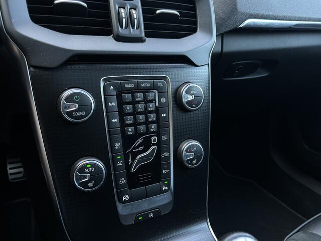 Volvo V40 1.5 T3 AUTOMAAT Polar+ Sport 1e EIGENAAR PANO DAK CAMERA HARMAN KARDON PARK ASSIST LED NAVI