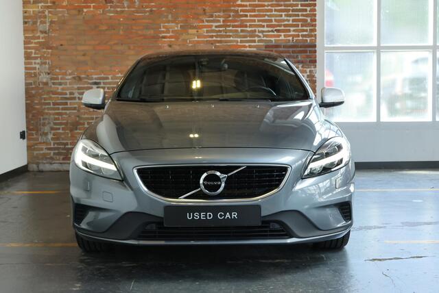 Volvo V40 1.5 T3 Polar+ Sport | Standkachel | Keyless Entry | Harman Kardon Premium Audio | Elektrisch Verstelbare Bestuurdersstoel | Panoramadak | Achteruitrijcamera |