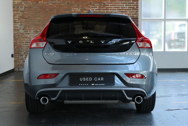 Volvo V40 1.5 T3 Polar+ Sport | Standkachel | Keyless Entry | Harman Kardon Premium Audio | Elektrisch Verstelbare Bestuurdersstoel | Panoramadak | Achteruitrijcamera |