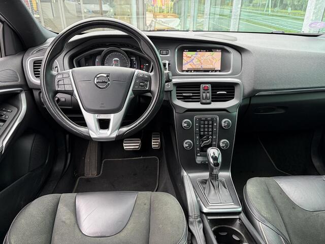 Volvo V40 1.5 T3 Polar+ Sport Automaat / Panoramadak / Leder-nubuck / Climate control /Cruise control / Parkeercamera / Stoelverwarming voor / Harman Kardon audio /Extra getint glas achter