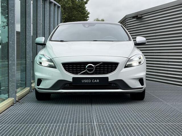 Volvo V40 1.5 T3 Polar+ Sport Automaat / Panoramadak / Leder-nubuck / Climate control /Cruise control / Parkeercamera / Stoelverwarming voor / Harman Kardon audio /Extra getint glas achter