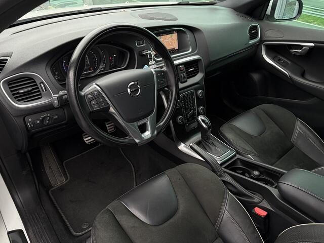 Volvo V40 1.5 T3 Polar+ Sport Automaat / Panoramadak / Leder-nubuck / Climate control /Cruise control / Parkeercamera / Stoelverwarming voor / Harman Kardon audio /Extra getint glas achter