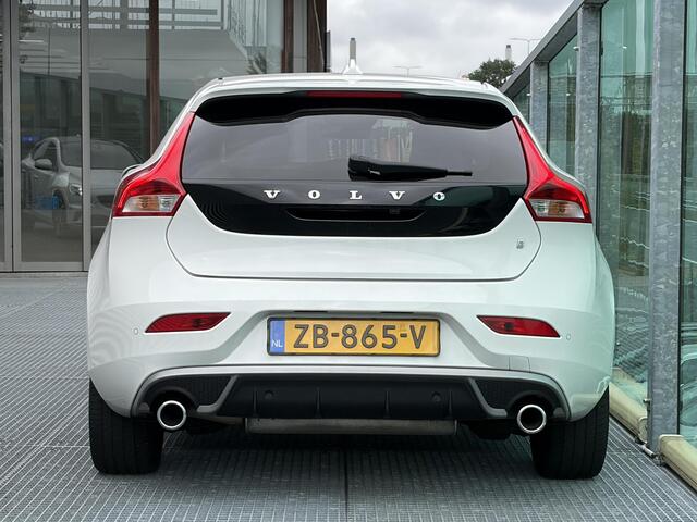 Volvo V40 1.5 T3 Polar+ Sport Automaat / Panoramadak / Leder-nubuck / Climate control /Cruise control / Parkeercamera / Stoelverwarming voor / Harman Kardon audio /Extra getint glas achter