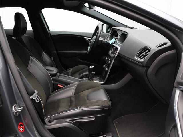 Volvo V40 2.0 T4 190PK Business Sport / Trekhaak / 17" / Nubuck-Leder / Stoelverwarming / LED / Cruise Control /