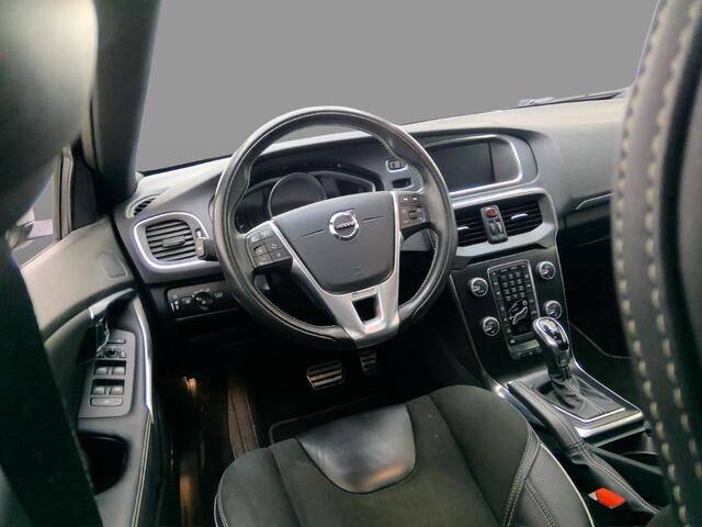 Volvo V40 1.5 T3 Polar+ Sport | Trekhaak | DAB | Harman/Kardon | Keyless entry/start | Panoramadak | Regensensor | stoelverwarming | Parkeercamera | Parkeersensoren V+A |