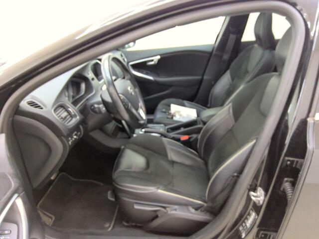 Volvo V40 1.5 T3 Polar+ Sport | Trekhaak | DAB | Harman/Kardon | Keyless entry/start | Panoramadak | Regensensor | stoelverwarming | Parkeercamera | Parkeersensoren V+A |
