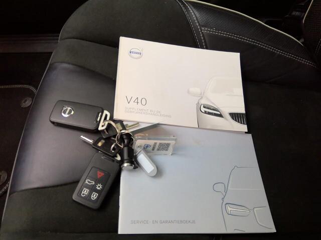 Volvo V40 1.5 T3 Polar+ Sport | Trekhaak | DAB | Harman/Kardon | Keyless entry/start | Panoramadak | Regensensor | stoelverwarming | Parkeercamera | Parkeersensoren V+A |